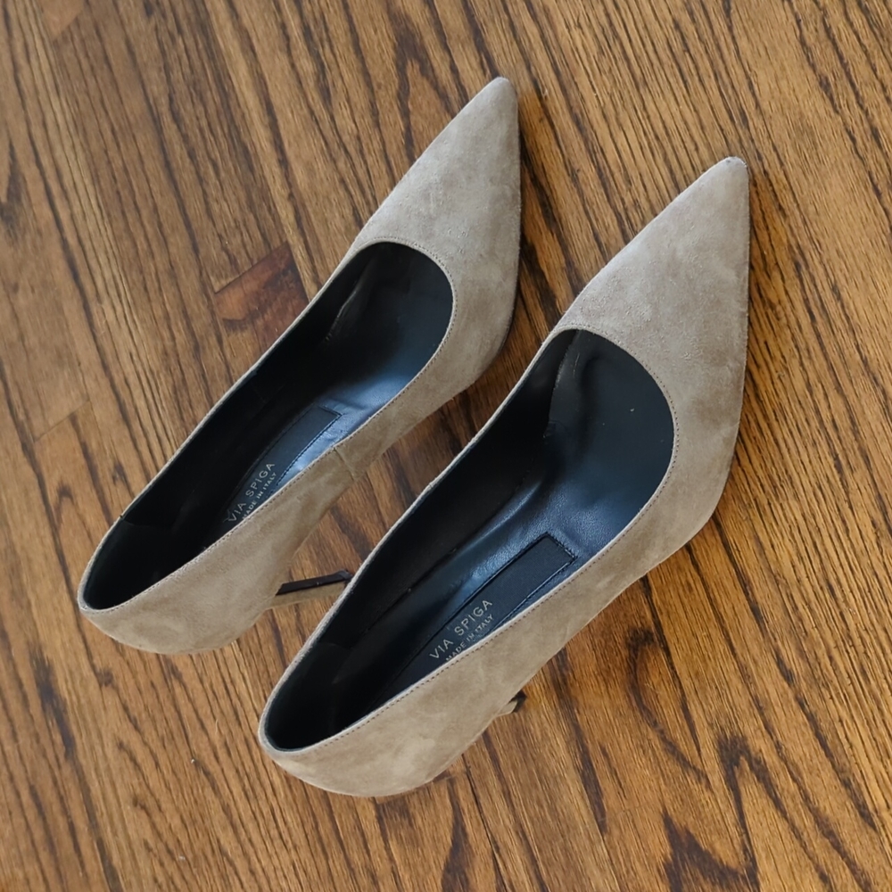 Via Spiga suede gray pointy toe pumps. Size 8.5